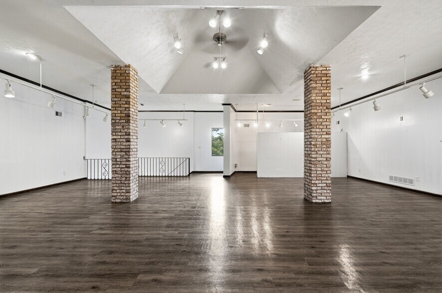 More Photos Of 2715 Mosside Blvd, Monroeville Freestanding For Sale
