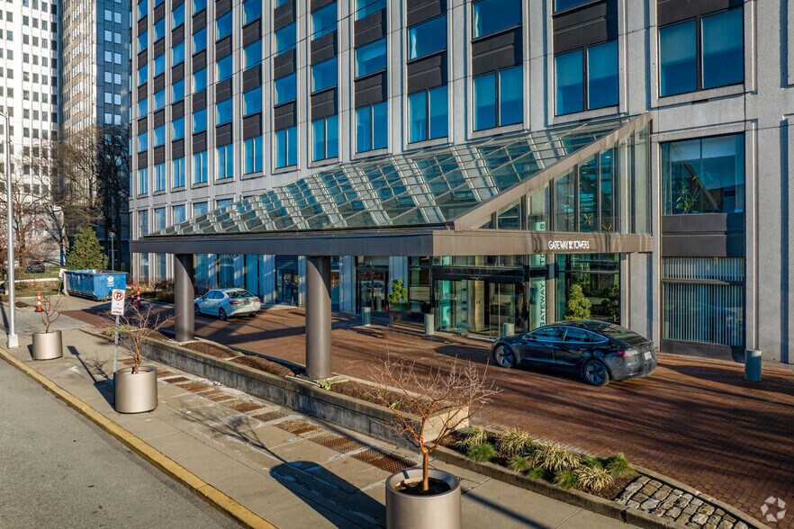 More Photos Of 320 Fort Duquesne Blvd, Pittsburgh Apartments For Sale