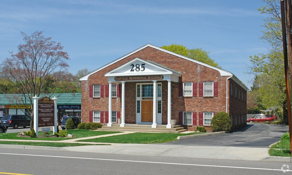 Primary Photo Of 285 W Main St, Sayville Office For Lease