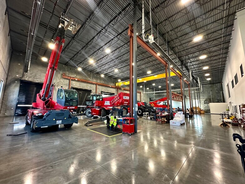 More Photos Of 651 N Michigan Ave, Kenilworth Flex For Lease