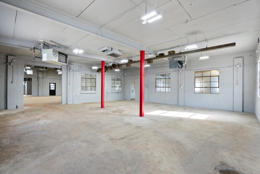 More Photos Of 5 Webb St, Windsor Locks Manufacturing For Lease