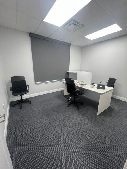 More Photos Of 945 Stockton Dr, Allen Unknown For Lease