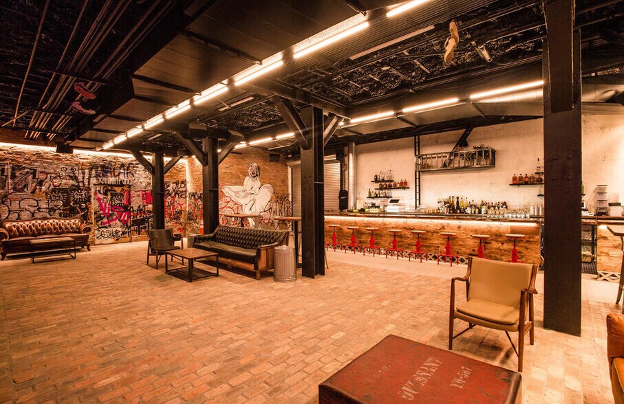 More Photos Of 860 Collins Ave, Miami Beach Hotel For Lease