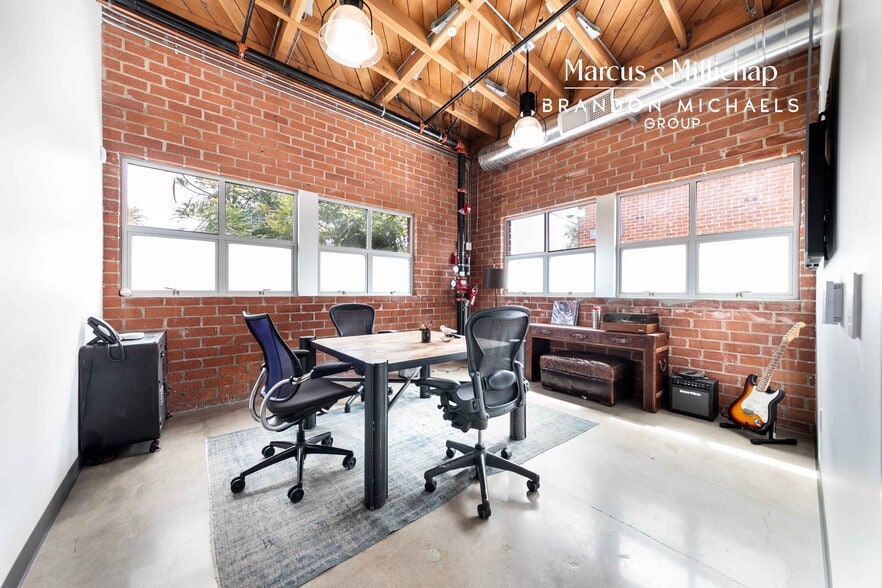 More Photos Of 2275 S Carmelina Ave, Los Angeles Showroom For Sale