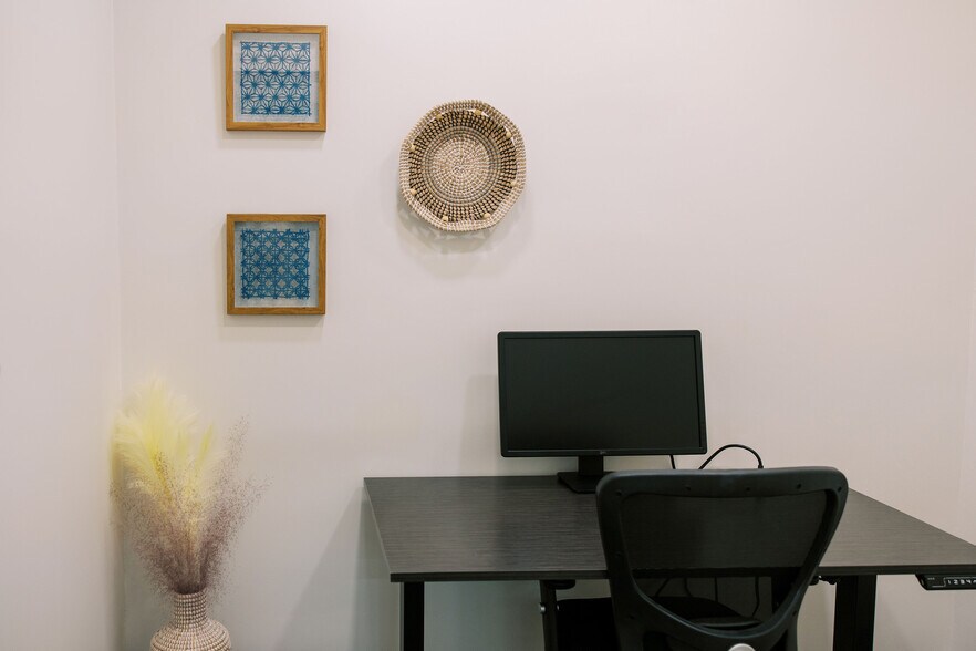 More Photos Of 4438 Ingraham St, San Diego Coworking Space