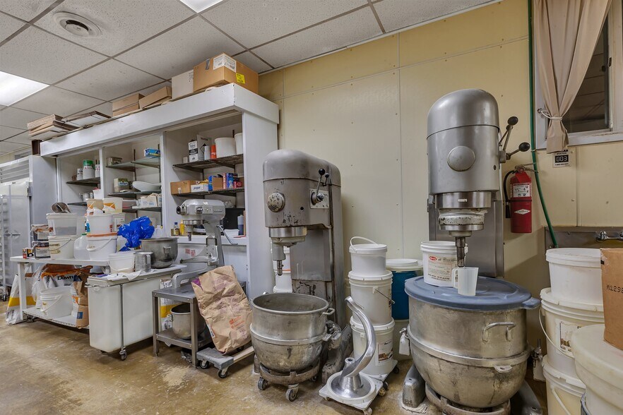 More Photos Of 531 Railroad Ave, Albany General Retail For Sale