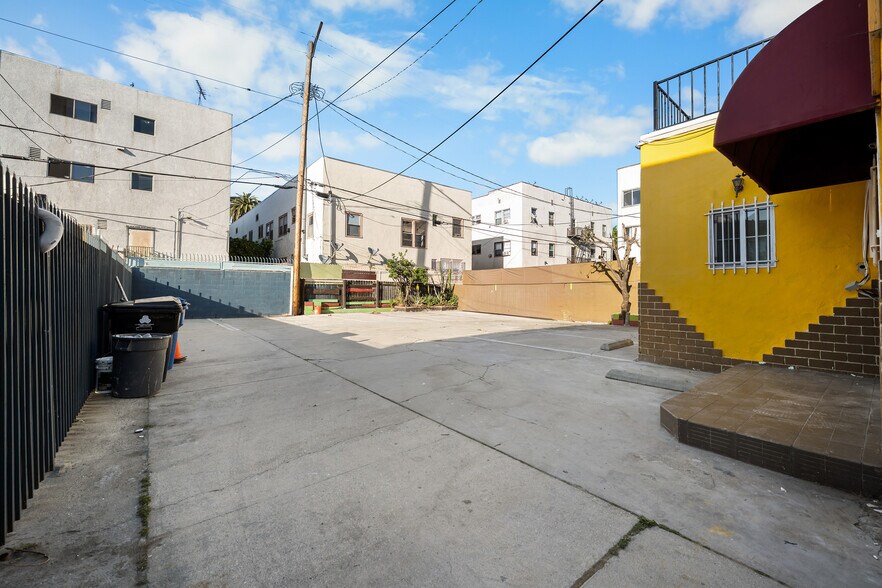 More Photos Of 2823 W 8th St, Los Angeles Office For Lease