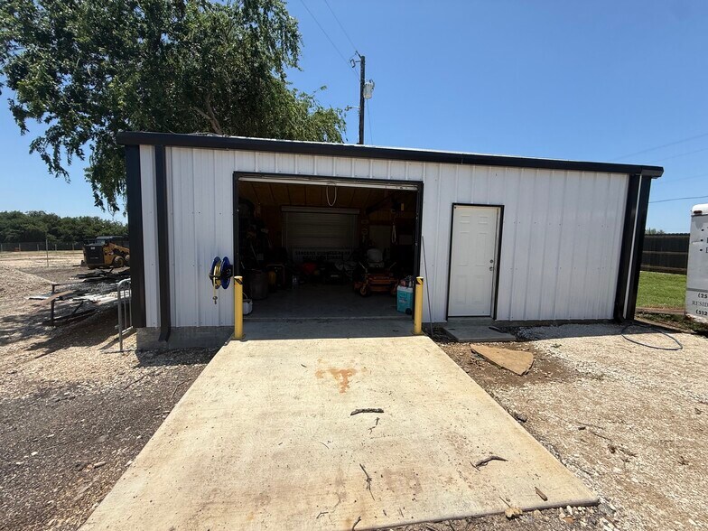 More Photos Of 580 County Road 196, Georgetown Unknown For Lease