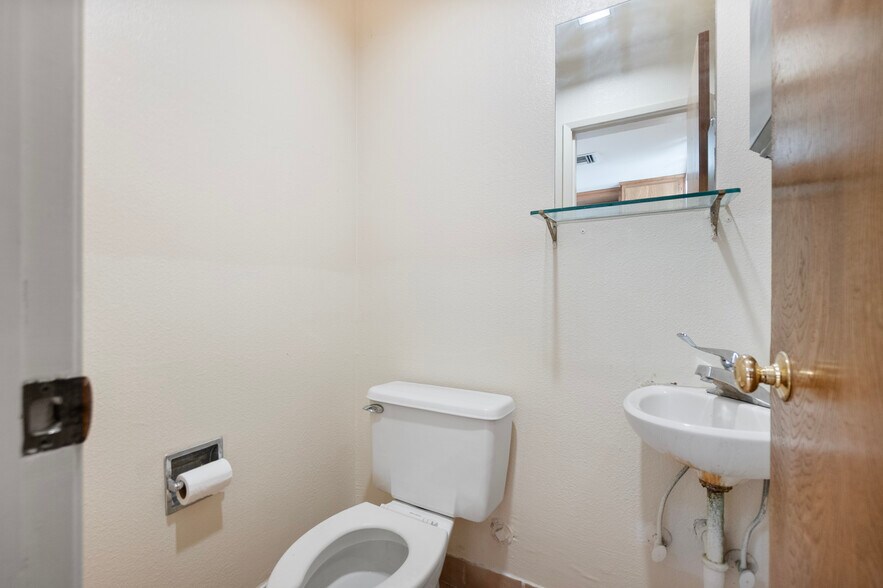 More Photos Of 361-397 N San Jacinto St, Hemet Medical For Sale