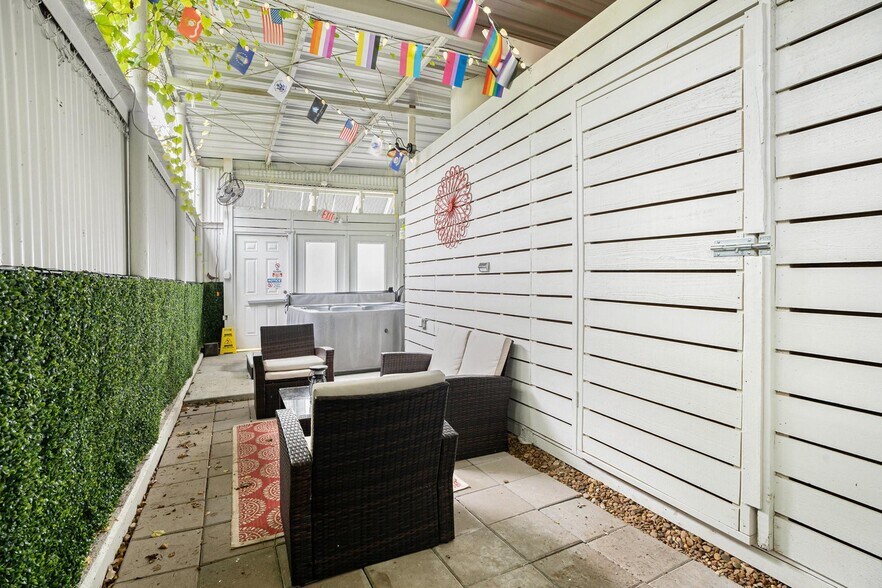 More Photos Of 1502 39th St, Galveston General Retail For Sale