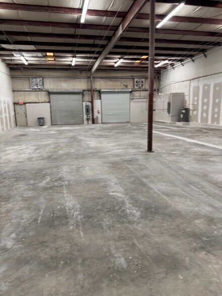 More Photos Of 399 Lively Ave, Norcross Warehouse For Lease