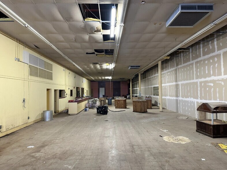 More Photos Of 1234 N Mockingbird Ln, Abilene General Retail For Lease