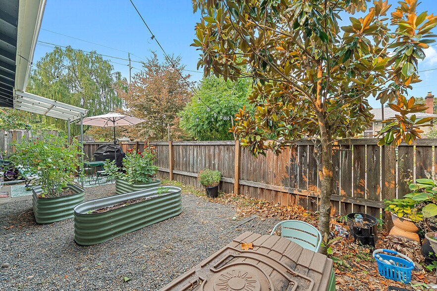More Photos Of 806 SE Nehalem St, Portland Apartments For Sale