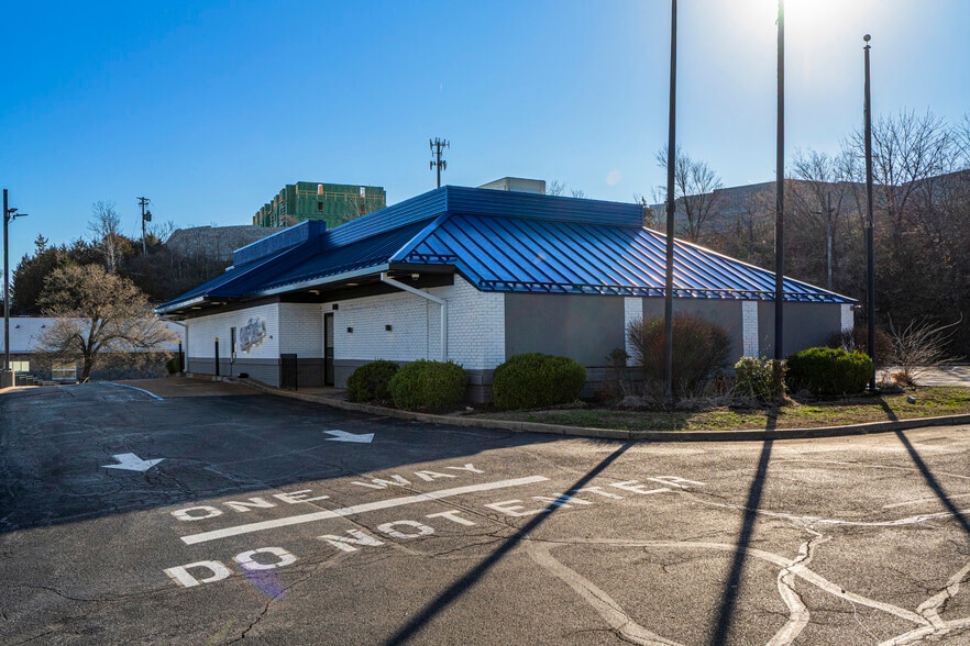 More Photos Of 2093 Smizer Station Rd, Fenton Fast Food For Sale