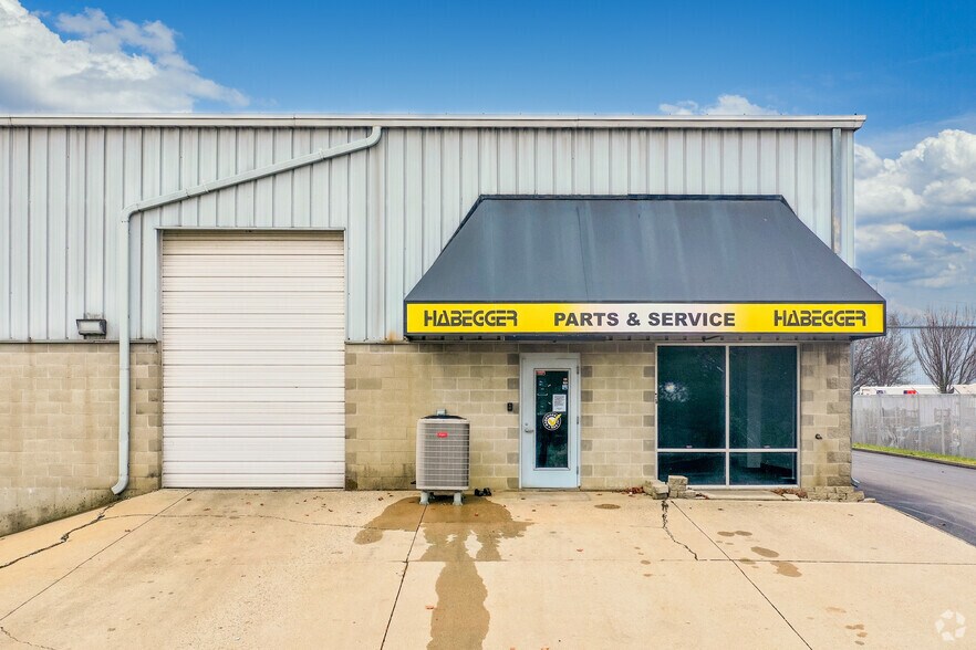 More Photos Of 10100-10130 Toebben Dr, Independence Warehouse For Lease