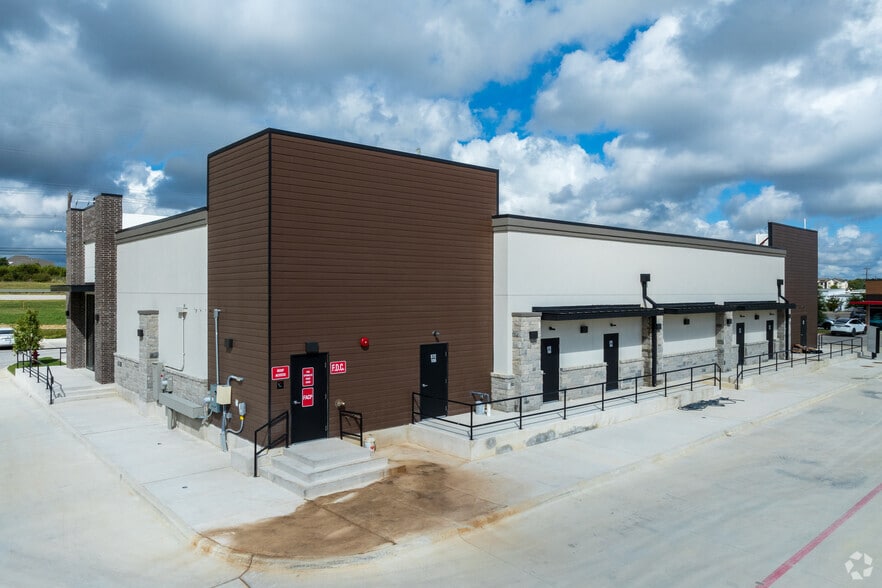 More Photos Of 14300 Ronald Reagan Blvd, Cedar Park Storefront For Sale