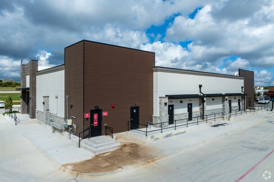 More Photos Of 14300 Ronald Reagan Blvd, Cedar Park Storefront For Sale