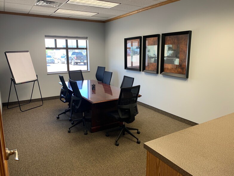More Photos Of 1635 N Riverfront Dr, Mankato Office For Lease
