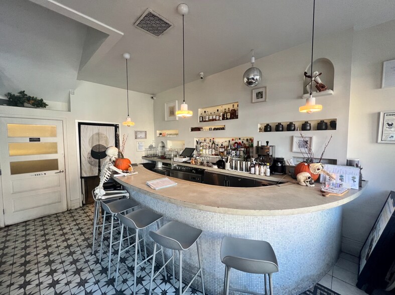 More Photos Of 146 Metropolitan Ave, Brooklyn Restaurant For Lease