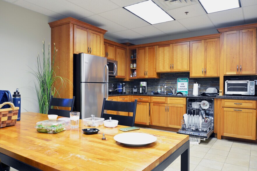 More Photos Of 7900 Excelsior Blvd, Hopkins Warehouse For Lease