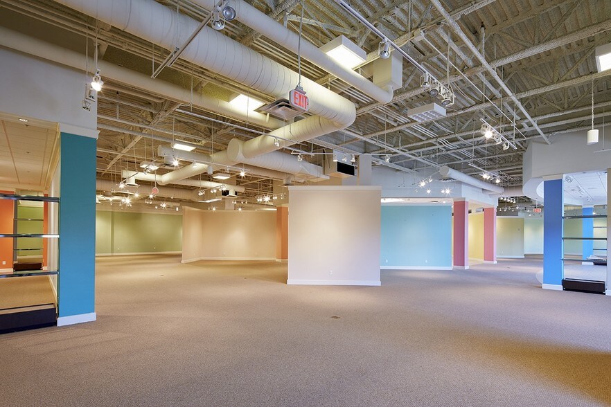 More Photos Of 3801-3901 Design Center Dr, Palm Beach Gardens Office For Lease