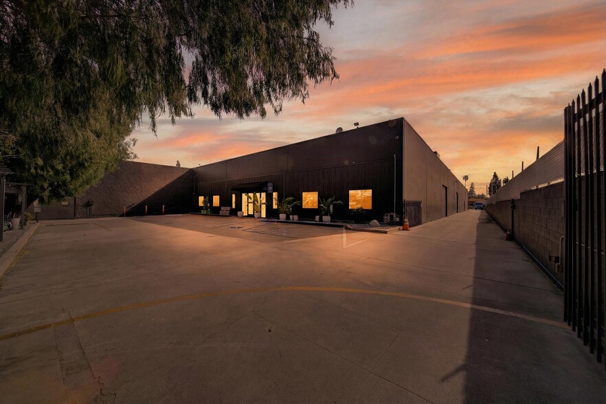 Primary Photo Of 20938 Osborne St, Canoga Park Warehouse For Sale