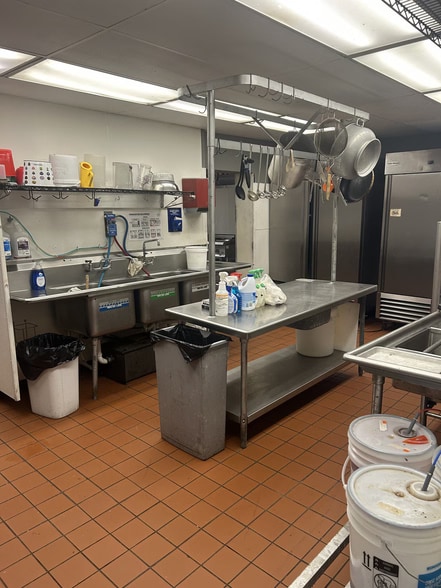 More Photos Of 321 N Main St, Hendersonville Restaurant For Lease