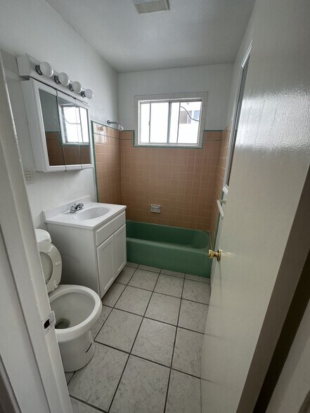 More Photos Of 1403 N Vista St, Los Angeles Apartments For Sale