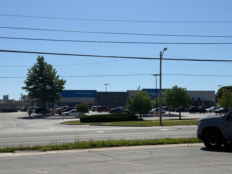 More Photos Of 1327 S Glenstone Ave, Springfield General Retail For Lease