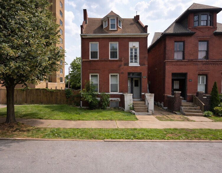 Primary Photo Of 3616 Russell Blvd, Saint Louis Apartments For Sale