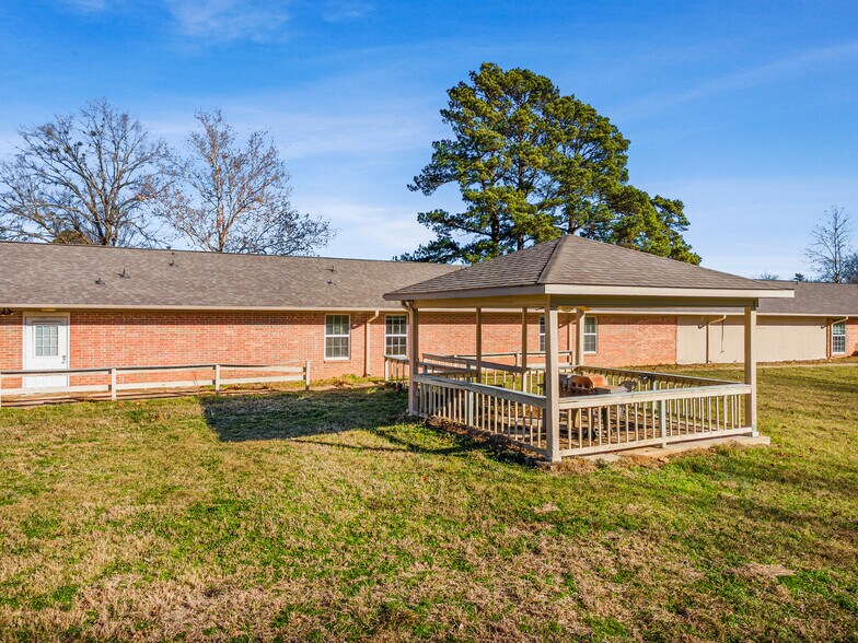 More Photos Of 102 Floyd St, Naples Specialty For Sale