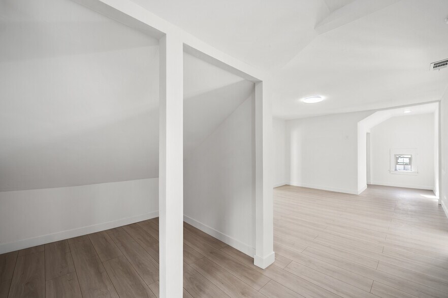 More Photos Of 2823 W 8th St, Los Angeles Office For Lease