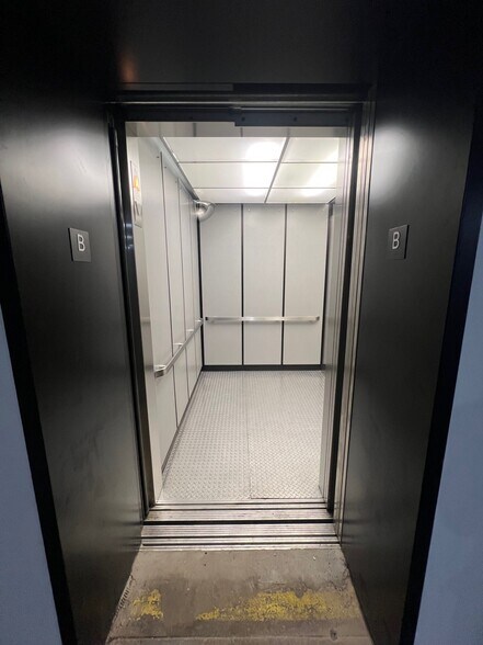 More Photos Of 190 Christopher Columbus Dr, Jersey City Office Residential For Lease