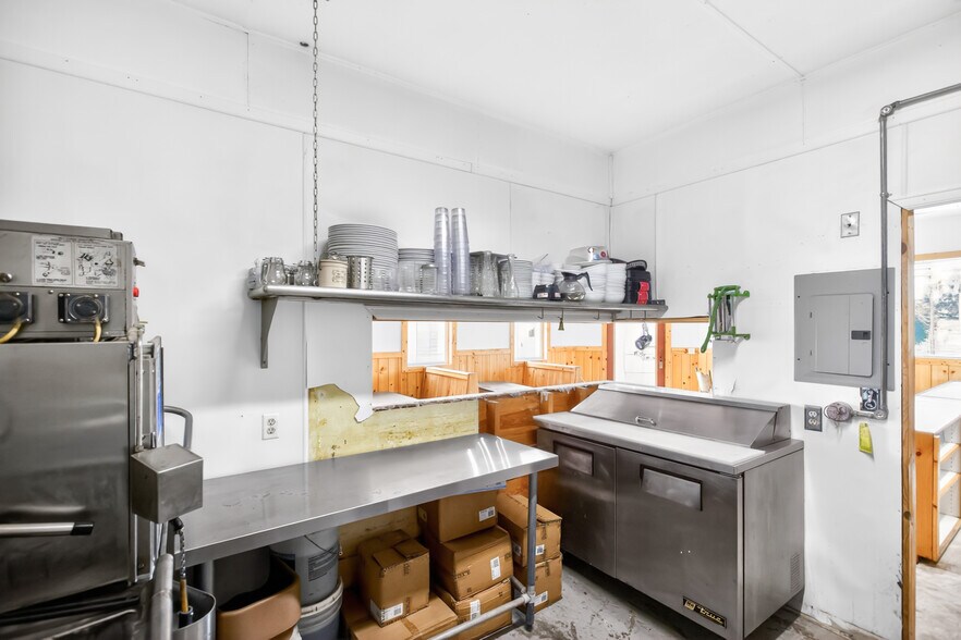 More Photos Of 100 Main St, Moro Specialty For Sale