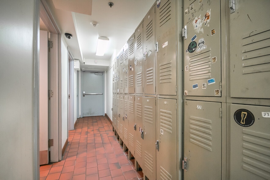 More Photos Of 1111-1113 Walnut St, Philadelphia Storefront For Lease