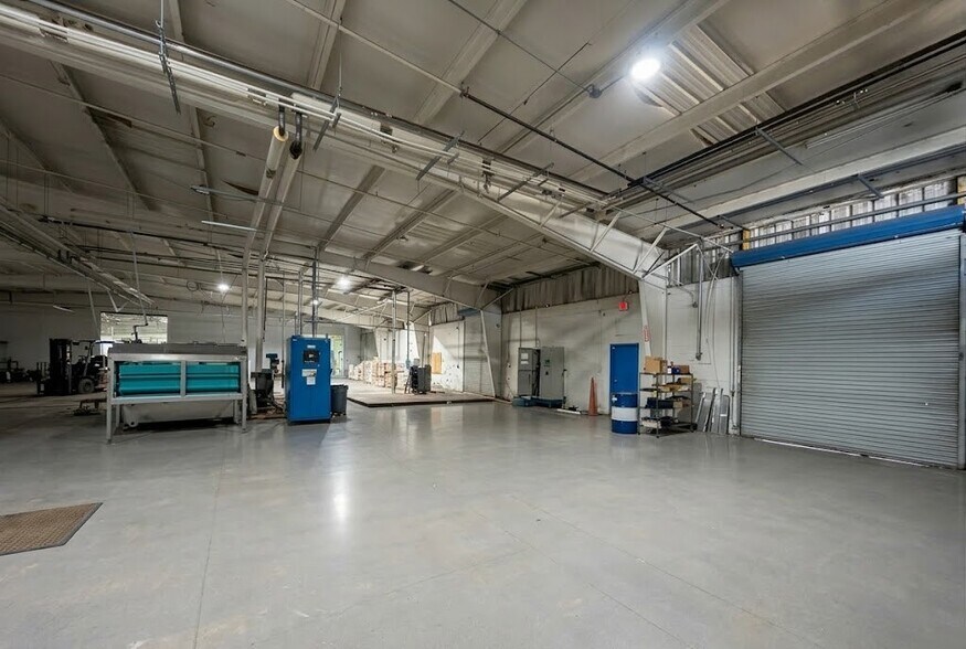 More Photos Of 2650 Jewett Ln, Sanford Manufacturing For Lease