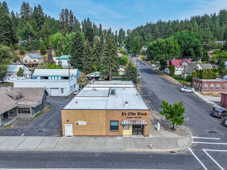 More Photos Of 424 S Main St, Troy Bank For Lease