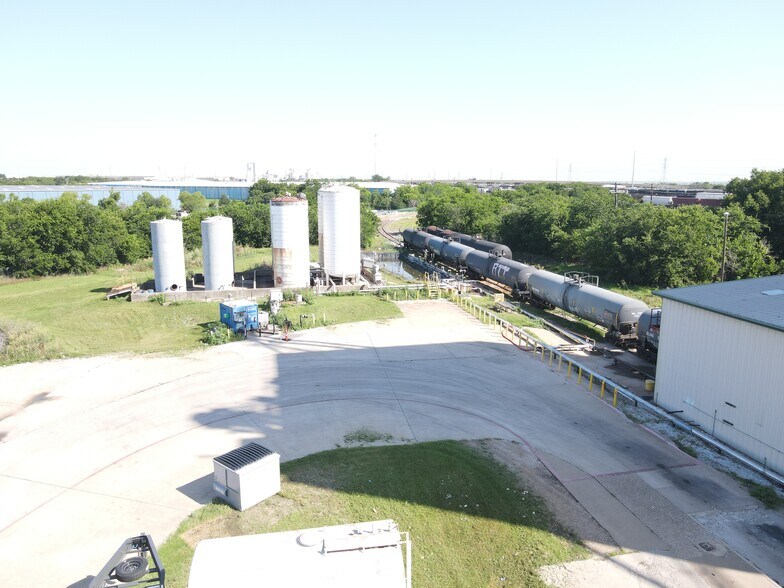 Primary Photo Of 2131 Terminal rd, Fort Worth Industrial For Lease
