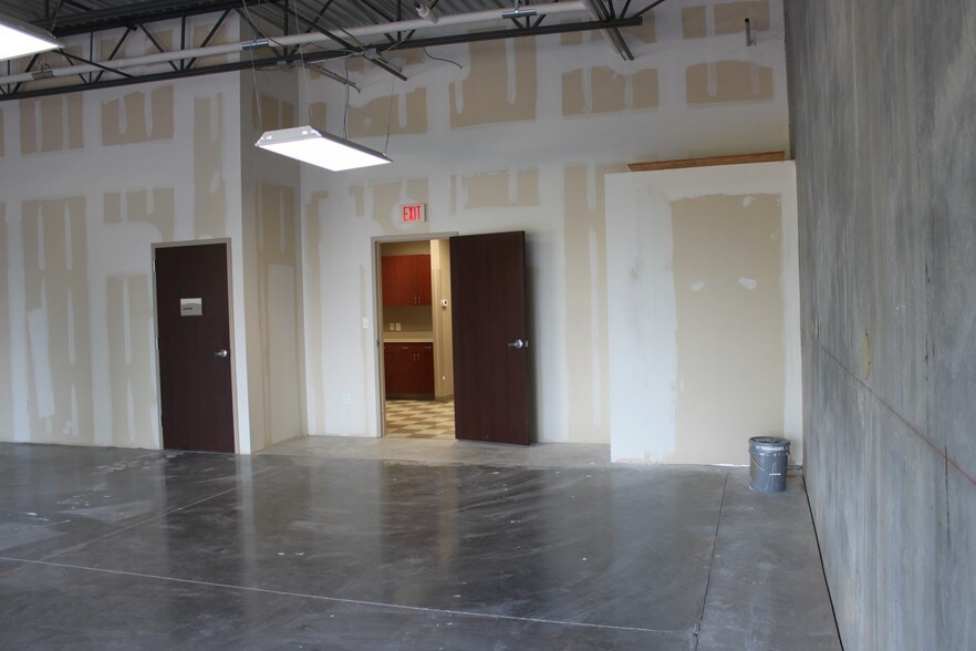 More Photos Of 30525 1st St, Fulshear Storefront For Lease