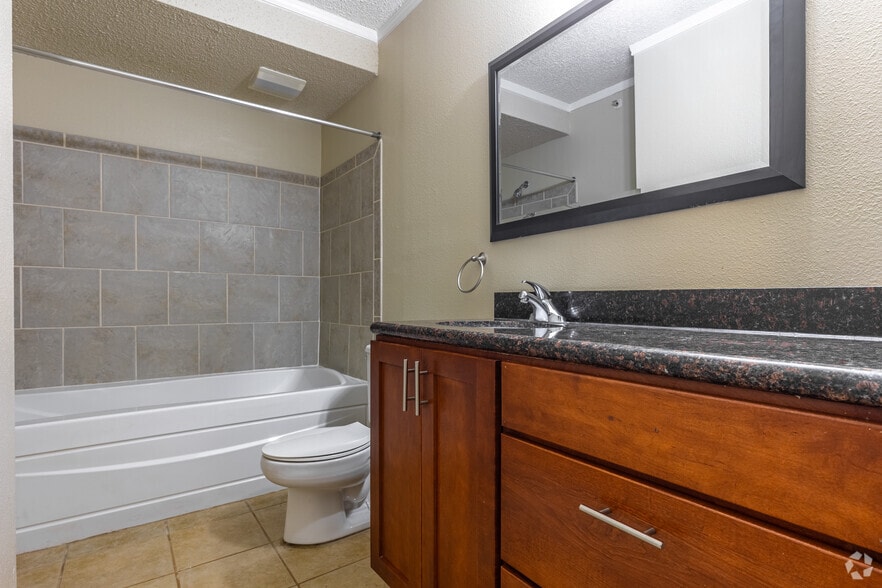 More Photos Of 1001 University Ave, Lubbock Apartments For Lease