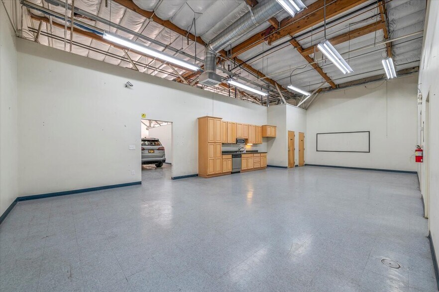 More Photos Of 1290 Reamwood Ave, Sunnyvale Research And Development For Lease