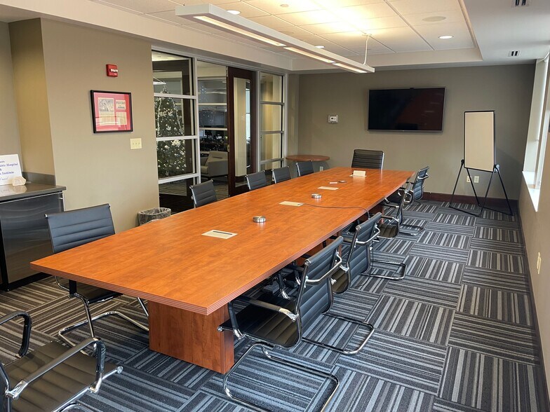 More Photos Of 112 W Jefferson Blvd, South Bend Office For Lease