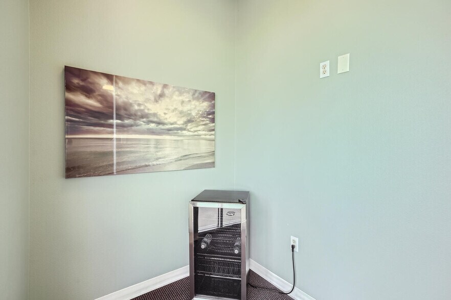 More Photos Of 8202 N Loop 1604 W, San Antonio General Retail For Sale