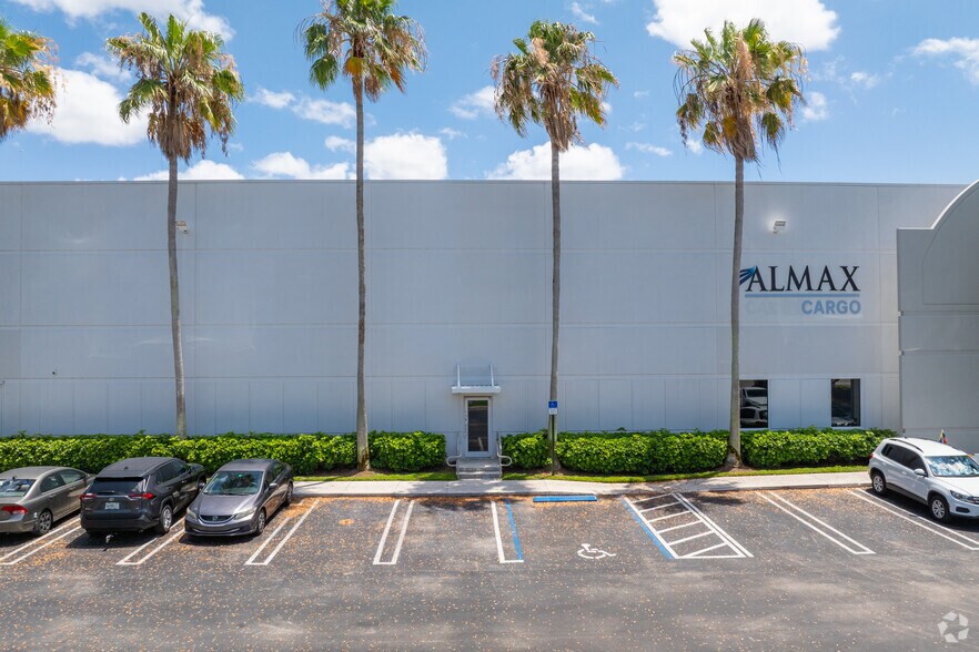 More Photos Of 10300 NW 19th St, Miami Warehouse For Lease