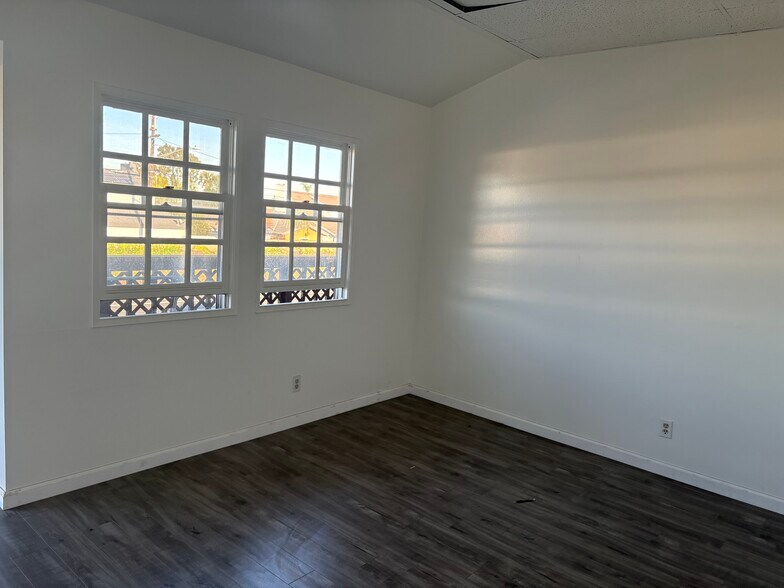 More Photos Of 1500 E Pacific Coast Hwy, Seal Beach Office For Lease