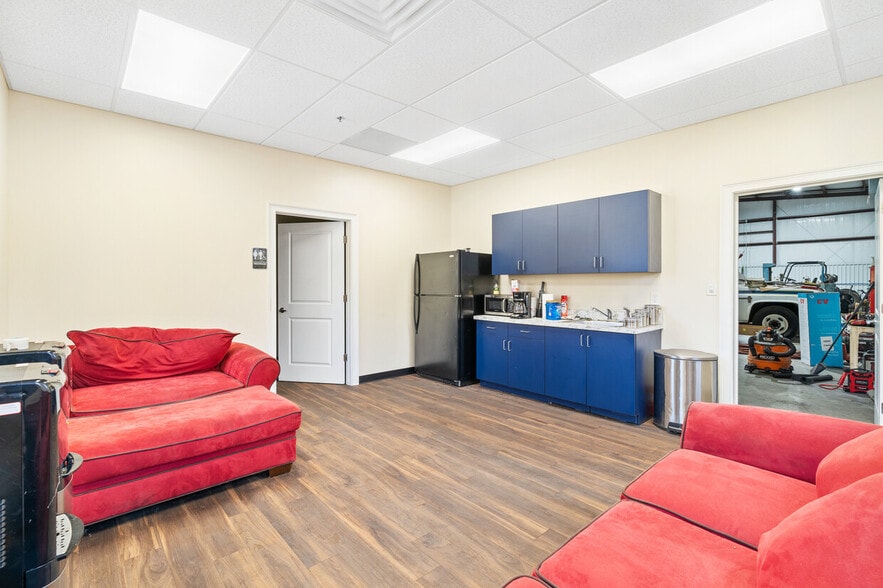 More Photos Of 150 Hiram Industrial Rd, Hiram Warehouse For Sale