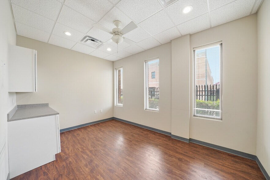 More Photos Of 1208 Highway 6, Sugar Land Medical For Lease