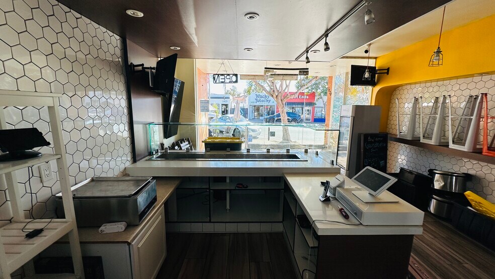 More Photos Of 1420 Garnet Ave, San Diego Storefront For Lease