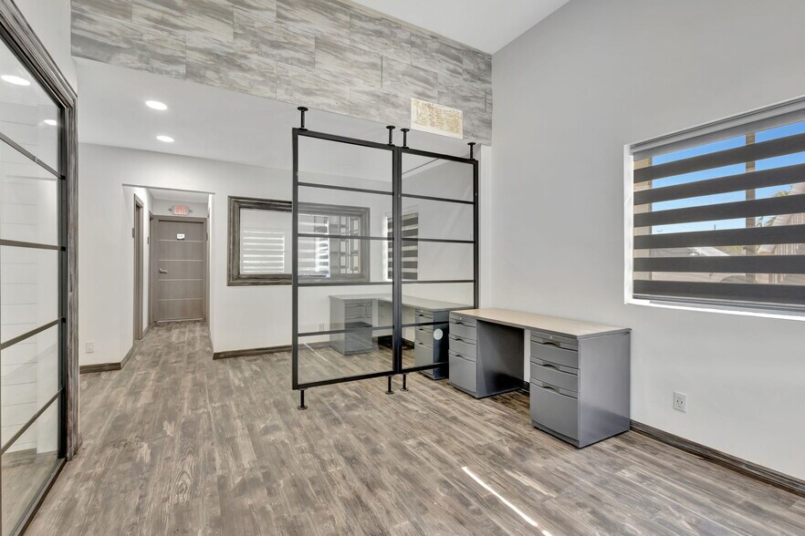 More Photos Of 228 Hibiscus St, Jupiter Light Manufacturing For Sale