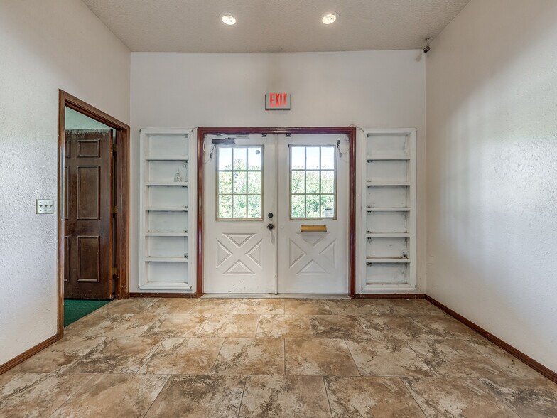 More Photos Of 1616 NE 36th St, Oklahoma City Lodge Meeting Hall For Lease